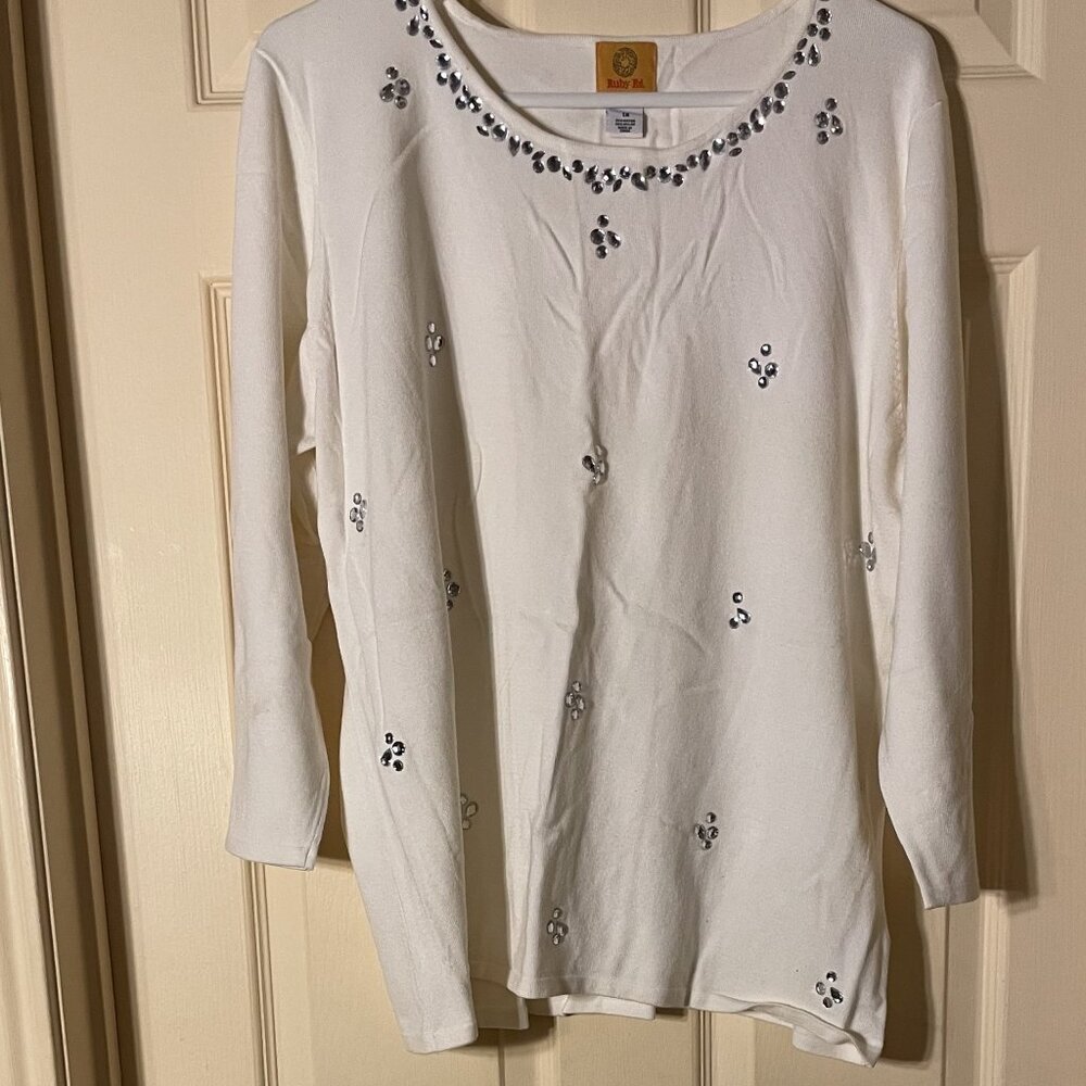 Ruby Rd. Size 1X White Sweater with Embellished Collar and Front